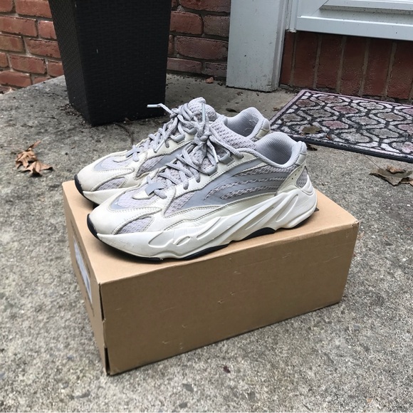 Yeezy 700 V2 Static Men’s Size 9 - Picture 2 of 15